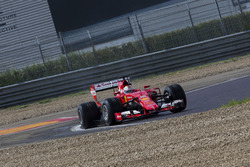 Себастьян Феттель, Ferrari, тестує шини Pirelli зразку 2017 року