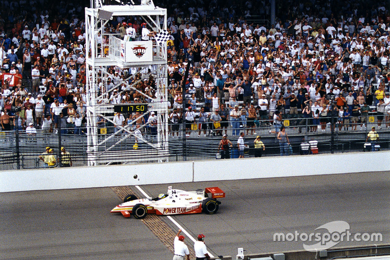 Checkered flag for Kenny Bräck