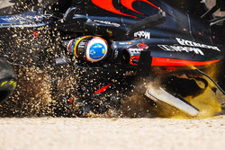Fernando Alonso, McLaren MP4-31 bei seinem Unfall