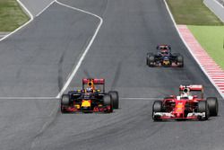 Daniel Ricciardo, Red Bull Racing y Sebastian Vettel, Scuderia Ferrari