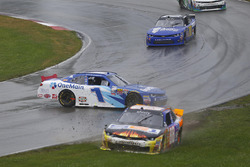 Elliott Sadler, JR Motorsports Chevrolet spins