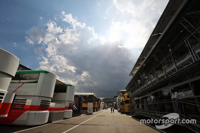 Quem andava no paddock na manhã deste sábado não imaginava o que viria pela frente.