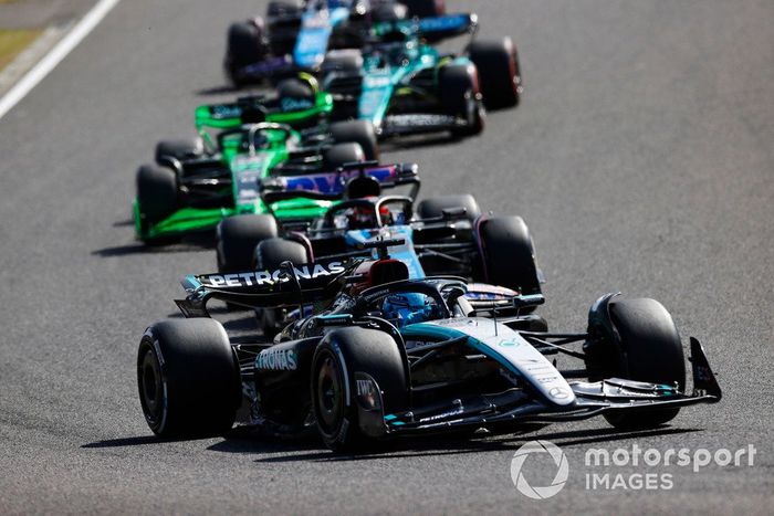 George Russell, Mercedes F1 W15, Esteban Ocon, Alpine A524, Valtteri Bottas, Kick Sauber C44
