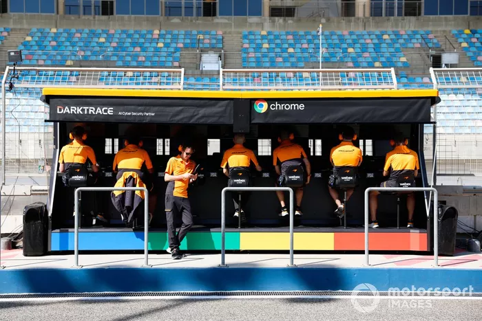 Il muretto dei box McLaren