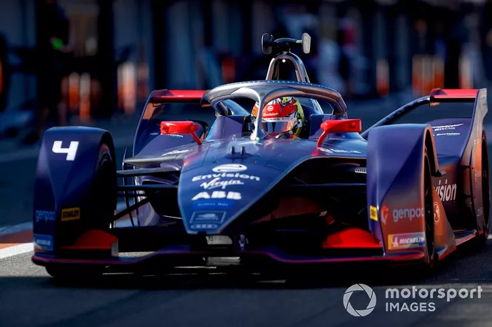 Robin Frijns, Envision Virgin Racing, Audi e-tron FE06 in the pit lane