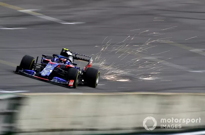 Scintille dalla monoposto di Pierre Gasly, Toro Rosso STR14