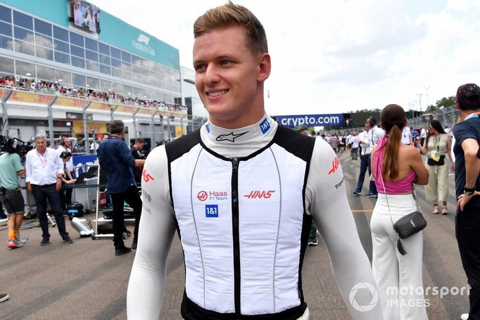 Mick Schumacher, Haas F1 Team, en la parrilla de salida