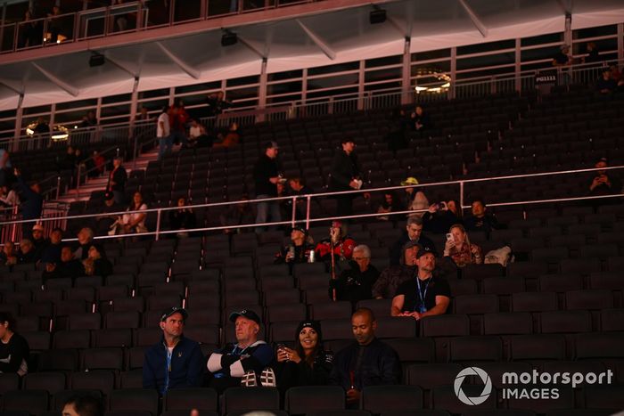 Aficionados en la tribuna