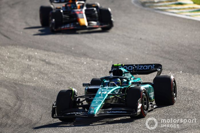 Fernando Alonso, Aston Martin AMR23, Sergio Pérez, Red Bull Racing RB19