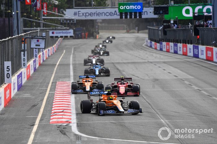 Lando Norris, McLaren MCL35M, Carlos Sainz Jr., Ferrari SF21, Daniel Ricciardo, McLaren MCL35M, Fernando Alonso, Alpine A521