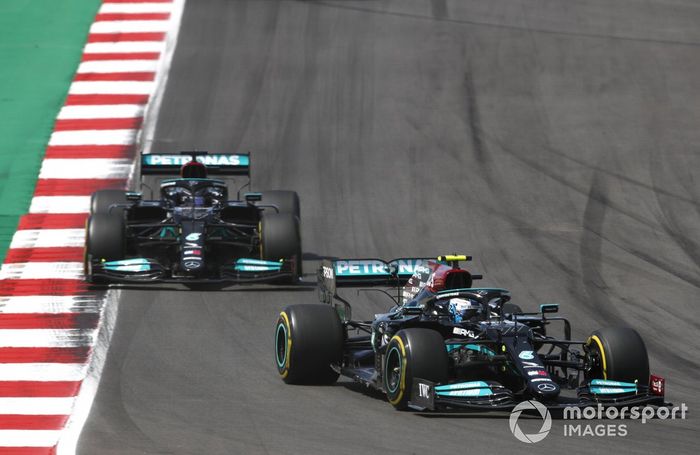 Valtteri Bottas, Mercedes W12, Lewis Hamilton, Mercedes W12, Max Verstappen, Red Bull Racing RB16B