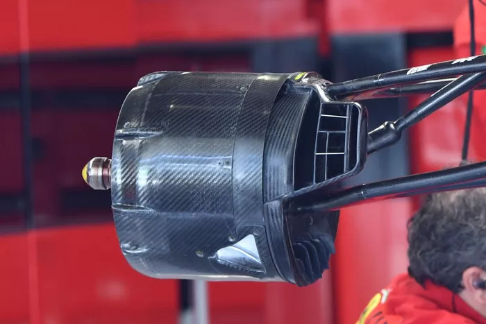 Conducto de freno delantero Ferrari SF21 