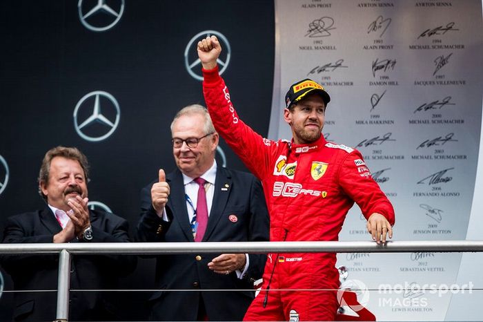 Podio: segundo lugar Sebastian Vettel, Ferrari celebra