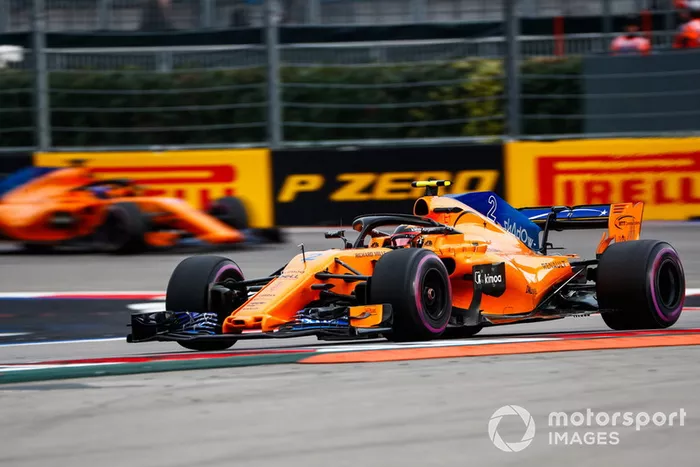 Stoffel Vandoorne, McLaren MCL33, Fernando Alonso, McLaren MCL33
