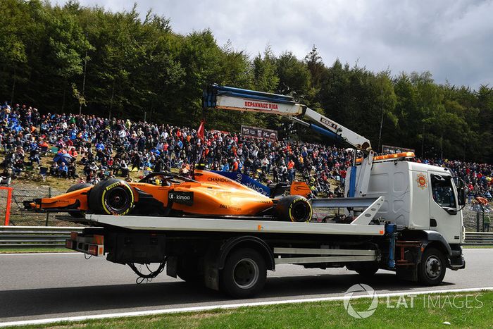 El coche accidentado de Stoffel Vandoorne, McLaren MCL33 