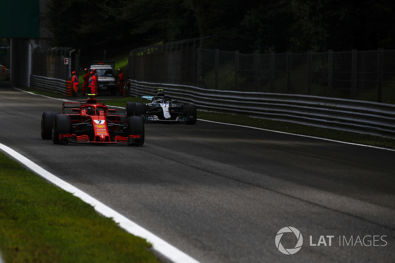 Kimi Raikkonen, Ferrari SF71H and Valtteri Bottas, Mercedes AMG F1 W09