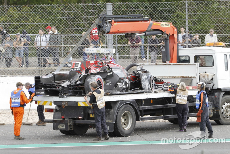 La vettura #1 Rebellion Racing Rebellion R-13: Andre Lotterer, Neel Jani, Bruno Senna, dopo l'incidente