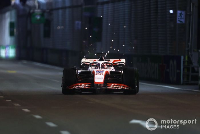 Kevin Magnussen y el VF-22 de Haas echa chispas