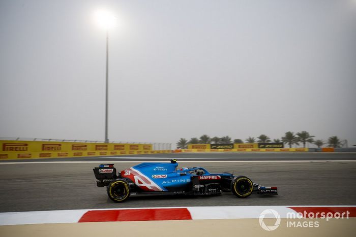 Lateral: Alpine A521 