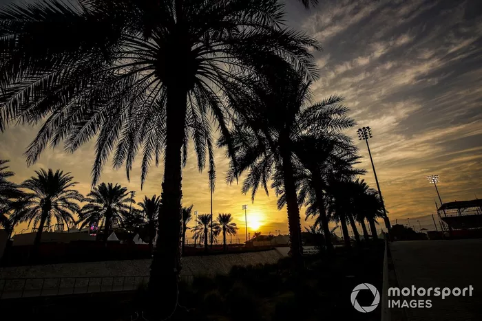 El atardecer sobre el circuito