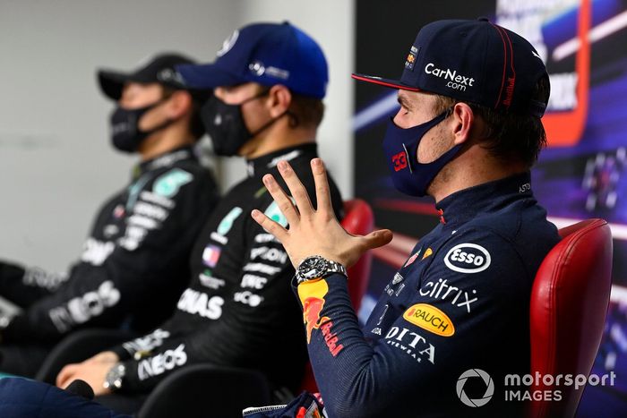 Max Verstappen, Red Bull Racing, Valtteri Bottas, Mercedes-AMG F1, George Russell, Mercedes-AMG F1, en la conferencia de prensa