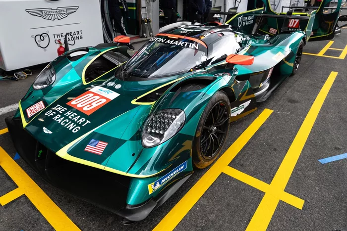 #009 Aston Martin Thor Team Aston Martin Valkyrie: Alex Riberas, Marco Sorensen