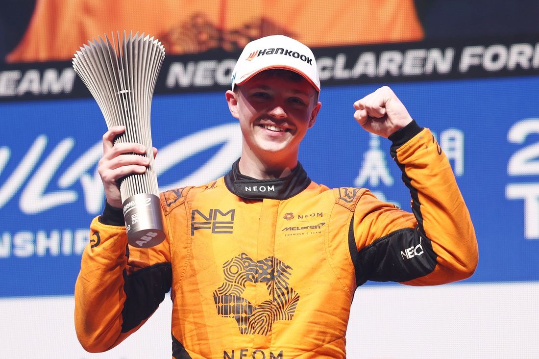 Podium: trzecie miejsce Taylor Barnard, NEOM McLaren Formula E Team