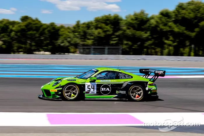 #54 Dinamic Motorsport Porsche 911 GT3 R: Andrea Rizzoli, Klaus Bachler, Zaid Ashkanani