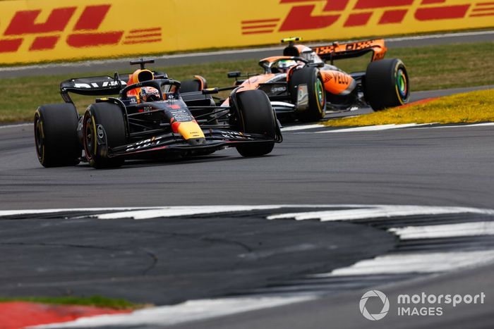 Max Verstappen, Red Bull Racing RB19, Lando Norris, McLaren MCL60