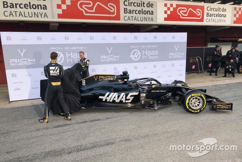 Kevin Magnussen, Haas F1 Team, Romain Grosjean, Haas F1 Team, dévoilent la nouvelle Haas VF-19
