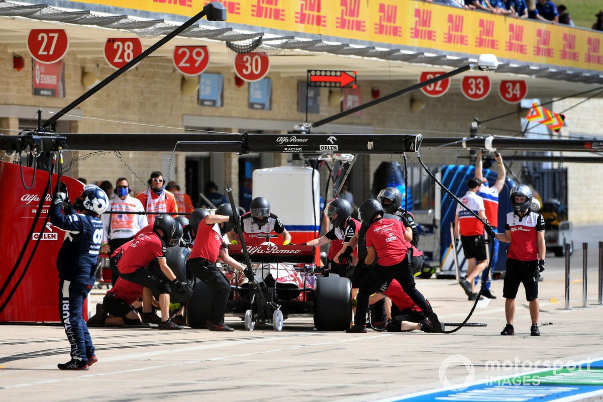 Kimi Raikkonen, Alfa Romeo Racing C41, in the pits during practice