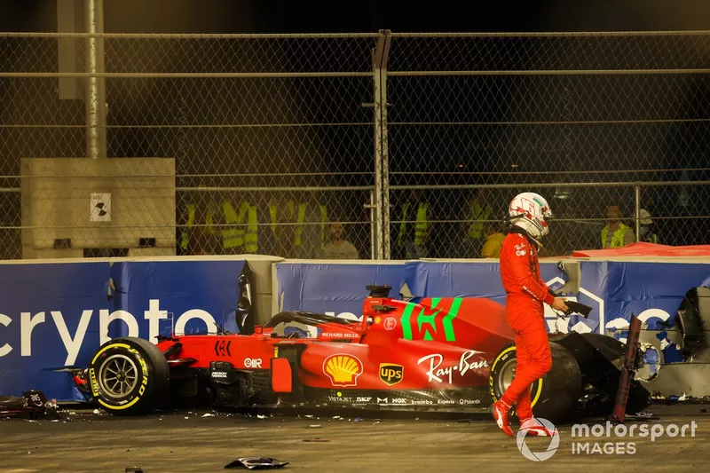 Charles Leclerc, Ferrari SF21, dopo l'incidente nelle FP2