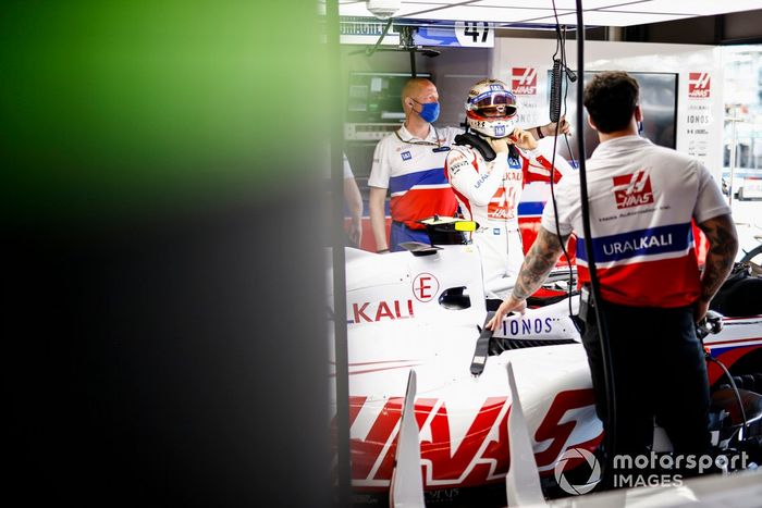 Mick Schumacher, Haas F1, in the garage
