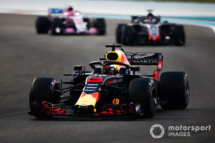 Daniel Ricciardo, Red Bull Racing RB14, Romain Grosjean, Haas F1 Team VF-18 y Esteban Ocon, Racing Point Force India VJM11 
