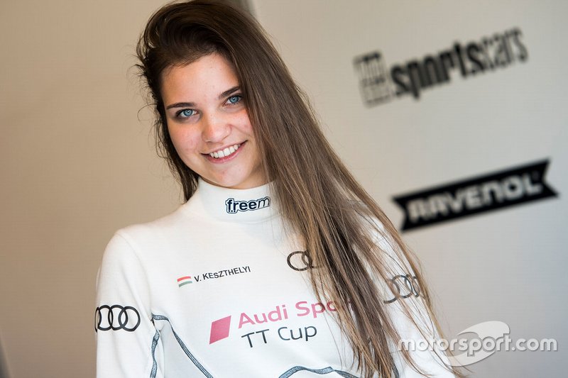 Vivien Keszthelyi (17)