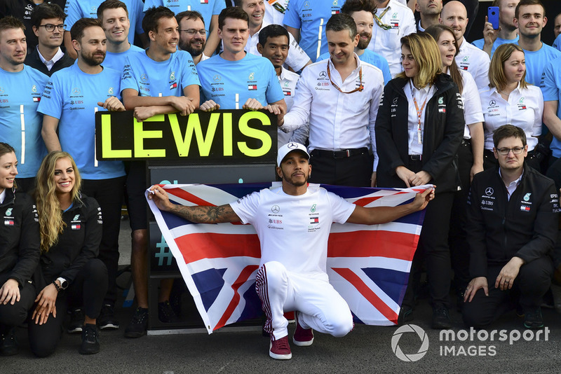 Lewis Hamilton, Mercedes AMG F1, celebra su quinto mundial con el equipo