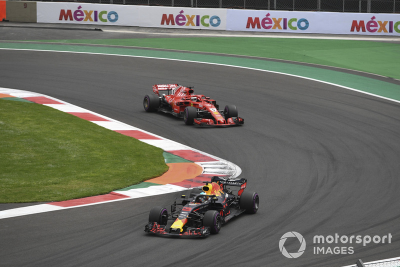 A Ricciardo no le gustó encontrarse tráfico mientras luchaba contra Vettel