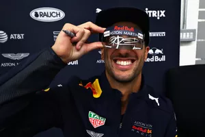 Daniel Ricciardo, Red Bull Racing zet handtekeningen