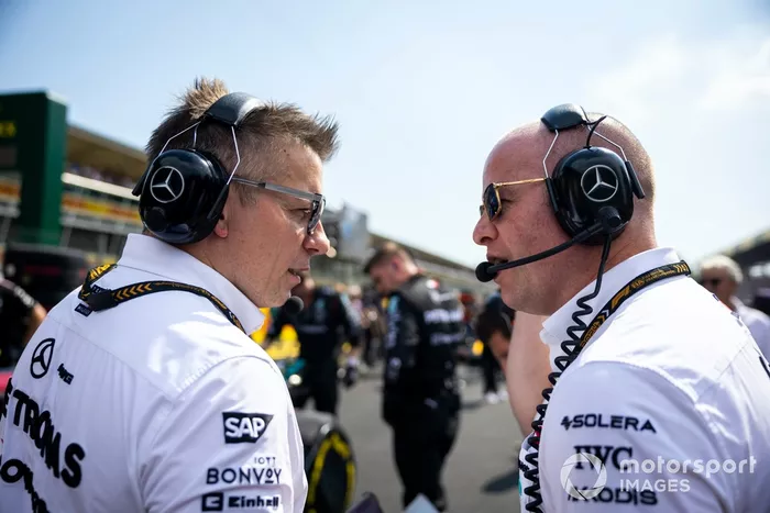 Peter Bonnington, Ingeniero Jefe de Carrera del equipo Mercedes-AMG F1, en la parrilla de salida 