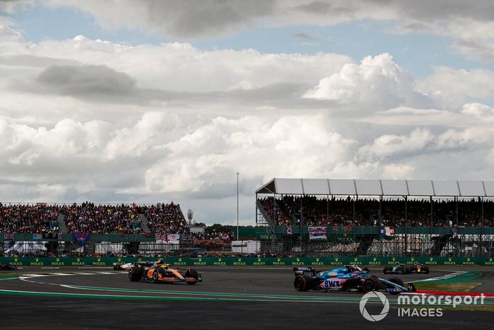 Fernando Alonso, Alpine A522, Lando Norris, McLaren MCL36