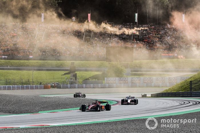 Charles Leclerc, Ferrari F1 75, Kevin Magnussen, Haas VF-22, Valtteri Bottas, Alfa Romeo C42