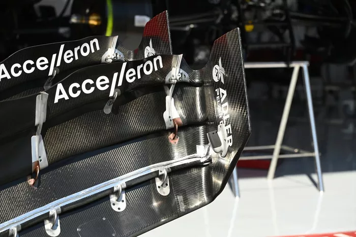 Detalle del alerón delantero del Alfa Romeo Racing C42