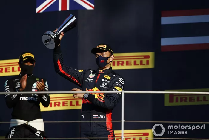 Podio: tercer lugar Alex Albon, Red Bull Racing