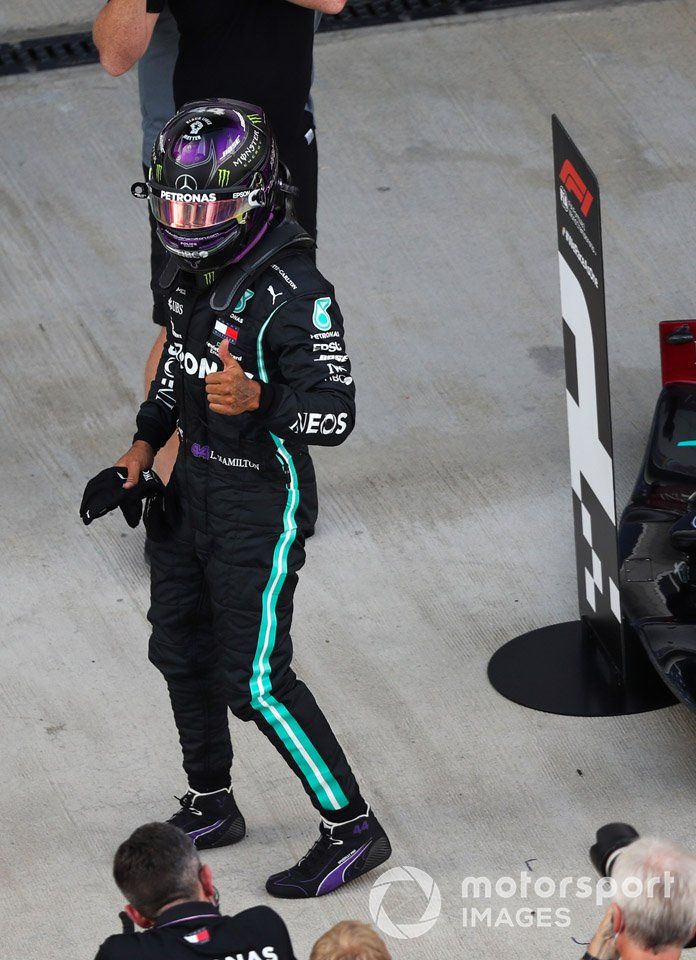 Ganador de la pole position Lewis Hamilton, Mercedes-AMG F1