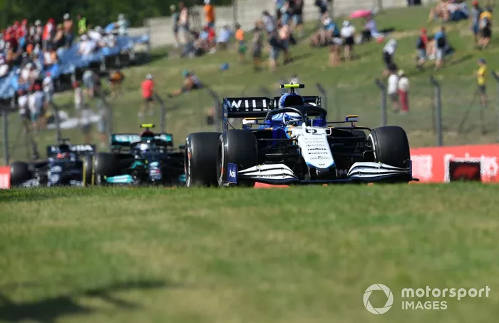 Nicholas Latifi, Williams FW43B, Valtteri Bottas, Mercedes W12