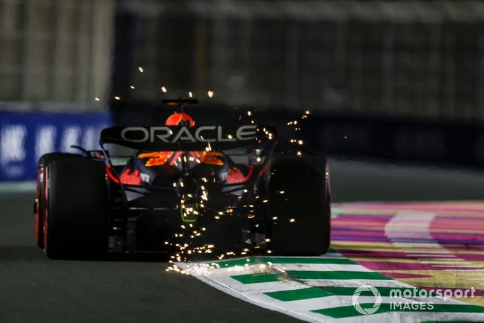 Max Verstappen y el Red Bull Racing RB19 echan chispas