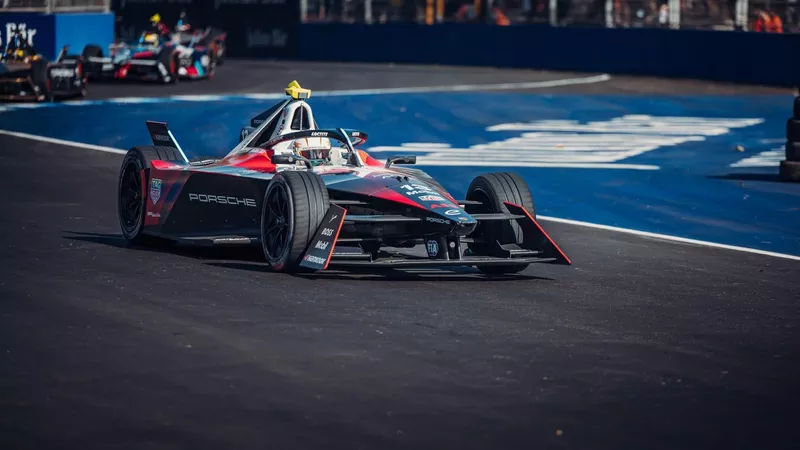 Antonio Felix da Costa, Formula E works driver, Porsche 99X Electric Gen3, Hyderabad E-Prix, Hyderabad, India, 2023, Porsche AG

© 2023 Dr. Ing. h.c. F. Porsche AG