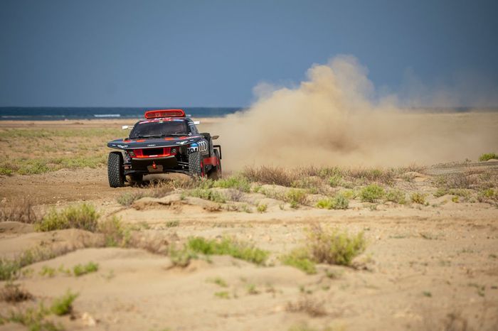 #204 Team Audi Sport Audi: Stephane Peterhansel, Edouard Boulanger