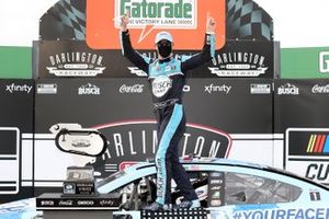 Race Winner Kevin Harvick, Stewart-Haas Racing, Ford Mustang