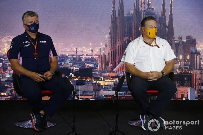 Otmar Szafnauer, Director del equipo y CEO, Racing Point y Zak Brown, Director Ejecutivo, McLaren 